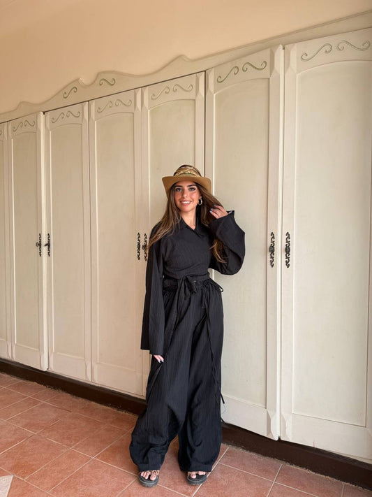 NAY Set in black