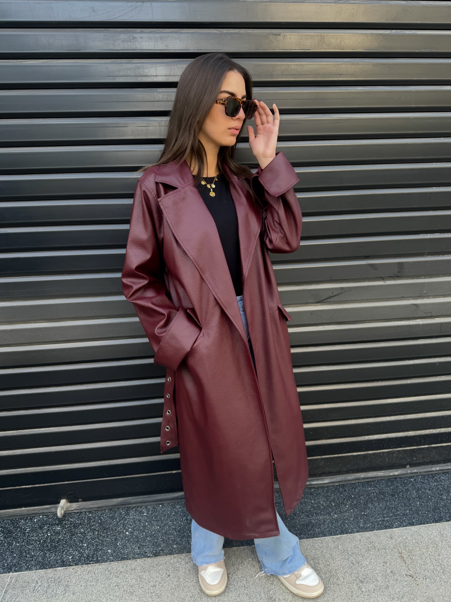 Eyes burgundy coat